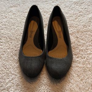 Croft & barrow with OrthoLight, size 8.5. Slightly worn tread.